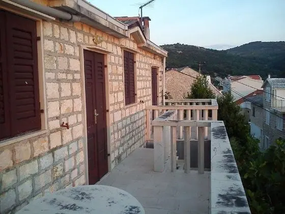 Ev (Bobi - 50 m from beach - H(6))