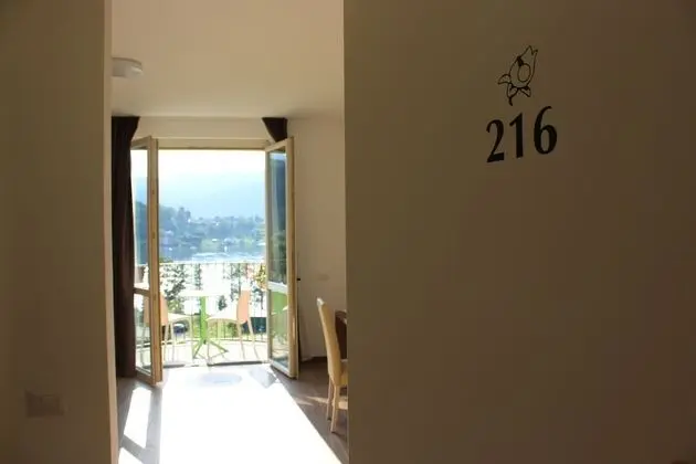 Tek Büyük veya İki Ayrı Yataklı Oda, Balkon, Göl Manzaralı