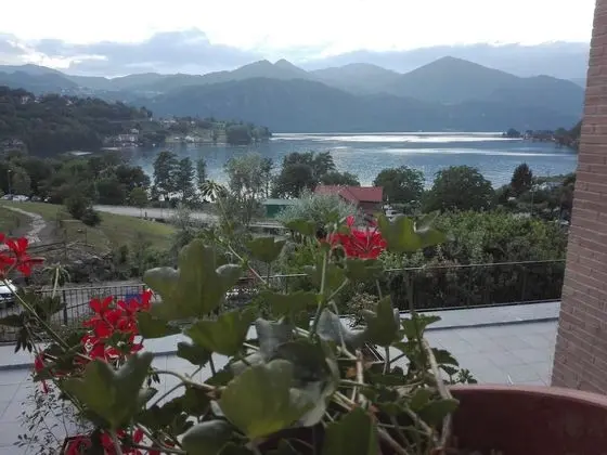 Tek Büyük veya İki Ayrı Yataklı Oda, Balkon, Göl Manzaralı