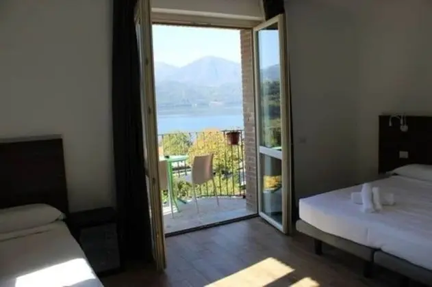 Tek Büyük veya İki Ayrı Yataklı Oda (No Lake View)