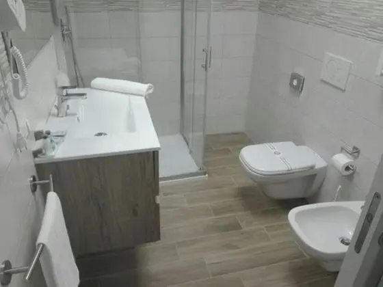 Tek Büyük veya İki Ayrı Yataklı Oda (No Lake View)