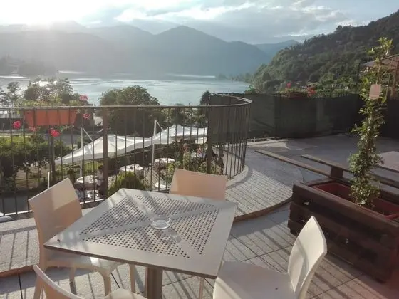 Tek Büyük veya İki Ayrı Yataklı Oda, Teras, Göl Manzaralı