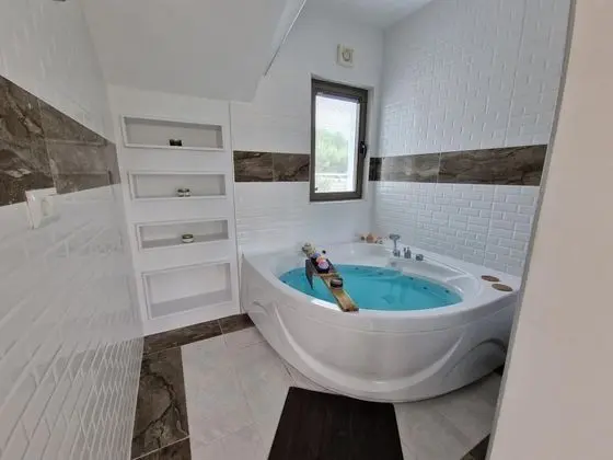 Jakuzili Deluxe Oda, Havuz Manzaralı, Jakuzili