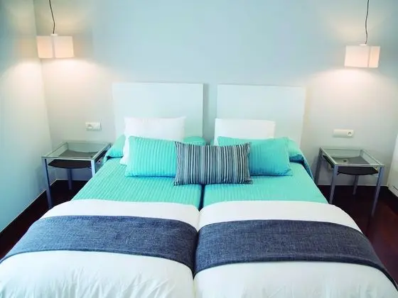 Superior Tek Büyük veya İki Ayrı Yataklı Oda, Teras, Havuz Manzaralı