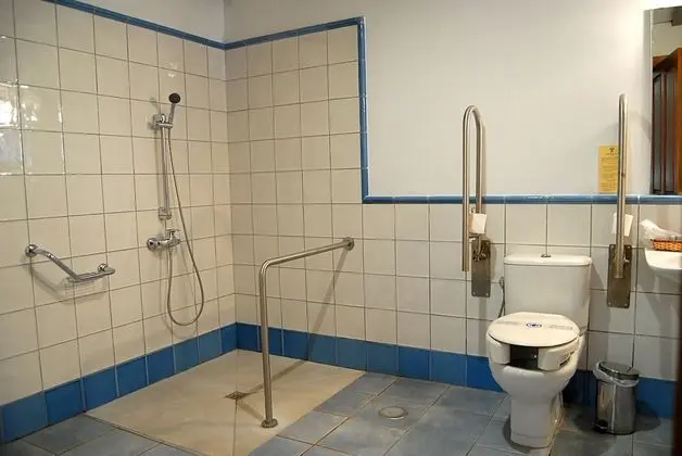 Büyük Yataklı Tek Kişilik Oda