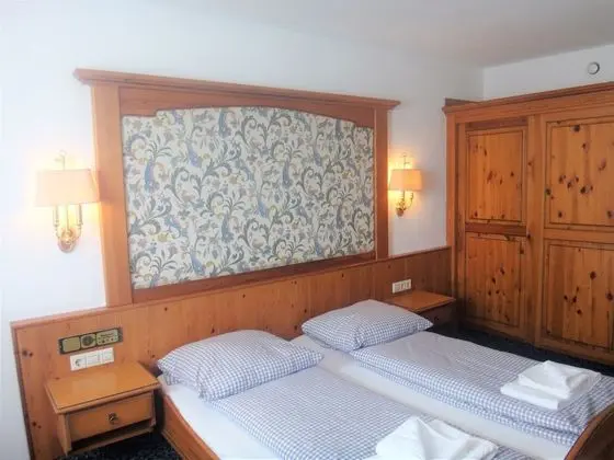 City Tek Büyük Yataklı Oda