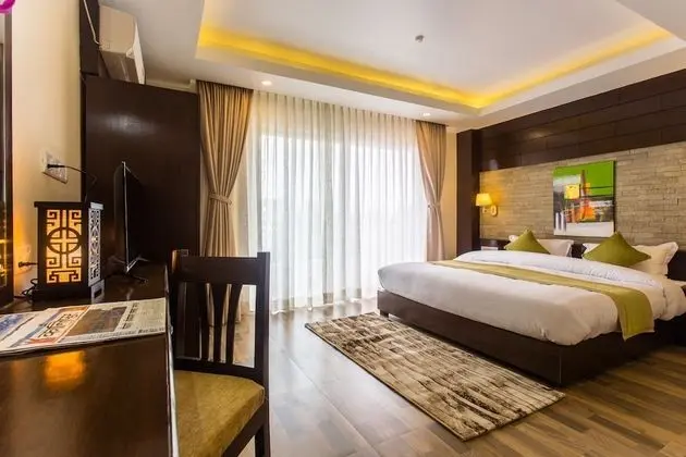 Deluxe Tek Büyük Yataklı Oda, Balkon, Dağ Manzaralı