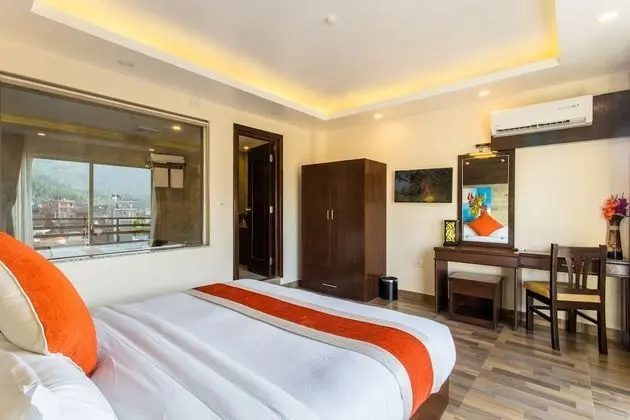 Deluxe Tek Büyük Yataklı Oda, Balkon, Dağ Manzaralı