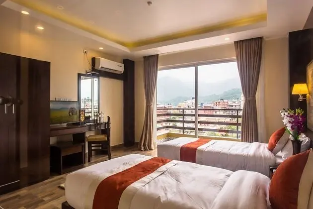 Deluxe Tek Büyük Yataklı Oda, Balkon, Dağ Manzaralı
