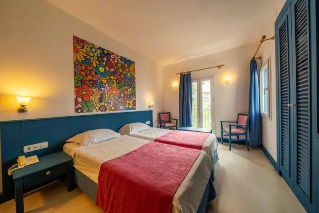 https://images.etstur.com/imgproxy/resize/2560x1440/files/images/hotelImages/etsrooms/668/Bodrum_Holiday_Resort___Spa_20251106130803_0.jpg
