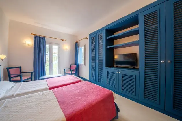 https://images.etstur.com/imgproxy/resize/2560x1440/files/images/hotelImages/etsrooms/668/Bodrum_Holiday_Resort___Spa_20251106130804_1.jpg