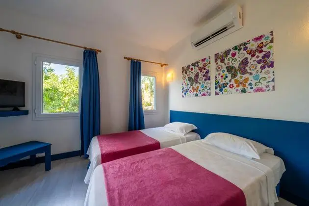 https://images.etstur.com/imgproxy/resize/2560x1440/files/images/hotelImages/etsrooms/668/Bodrum_Holiday_Resort___Spa_20251106130916_2.jpg