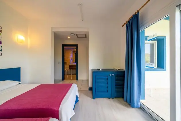 https://images.etstur.com/imgproxy/resize/2560x1440/files/images/hotelImages/etsrooms/668/Bodrum_Holiday_Resort___Spa_20251106130917_3.jpg