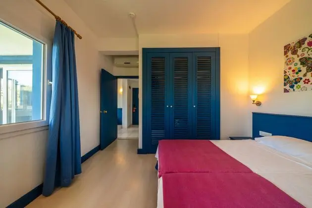 https://images.etstur.com/imgproxy/resize/2560x1440/files/images/hotelImages/etsrooms/668/Bodrum_Holiday_Resort___Spa_20251106135655_1.jpg