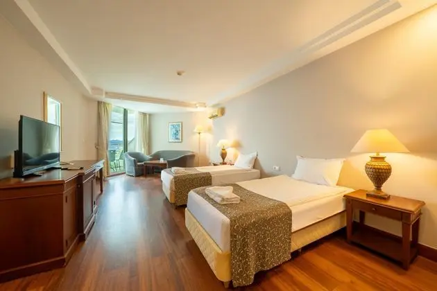 https://images.etstur.com/imgproxy/resize/2560x1440/files/images/hotelImages/etsrooms/668/Bodrum_Holiday_Resort___Spa_20251106135801_0.jpg