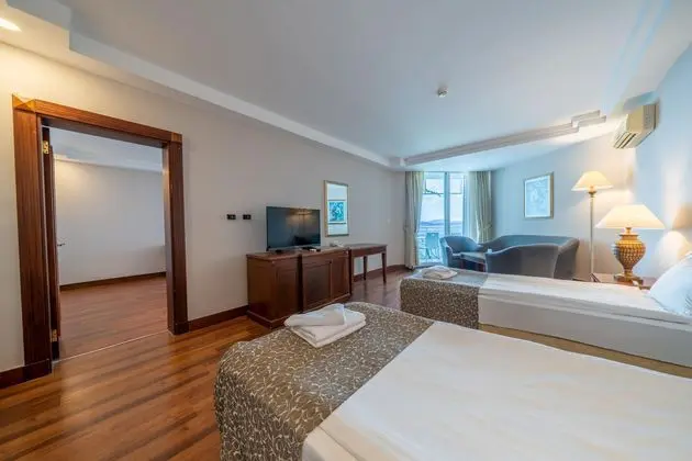 https://images.etstur.com/imgproxy/resize/2560x1440/files/images/hotelImages/etsrooms/668/Bodrum_Holiday_Resort___Spa_20251106135802_2.jpg