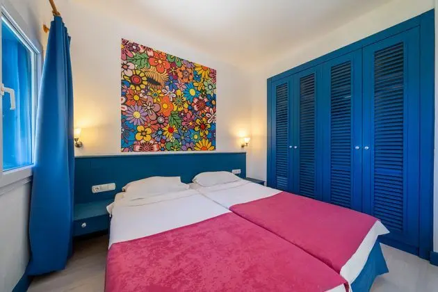 https://images.etstur.com/imgproxy/resize/2560x1440/files/images/hotelImages/etsrooms/668/Bodrum_Holiday_Resort___Spa_20251106140010_3.jpg