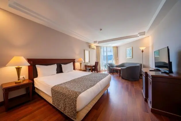 https://images.etstur.com/imgproxy/resize/2560x1440/files/images/hotelImages/etsrooms/668/Bodrum_Holiday_Resort___Spa_20251106140111_2.jpg