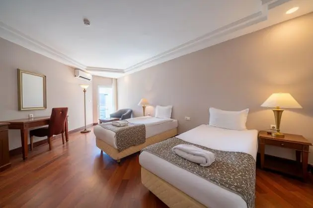 https://images.etstur.com/imgproxy/resize/2560x1440/files/images/hotelImages/etsrooms/668/Bodrum_Holiday_Resort___Spa_20251106140234_1.jpg