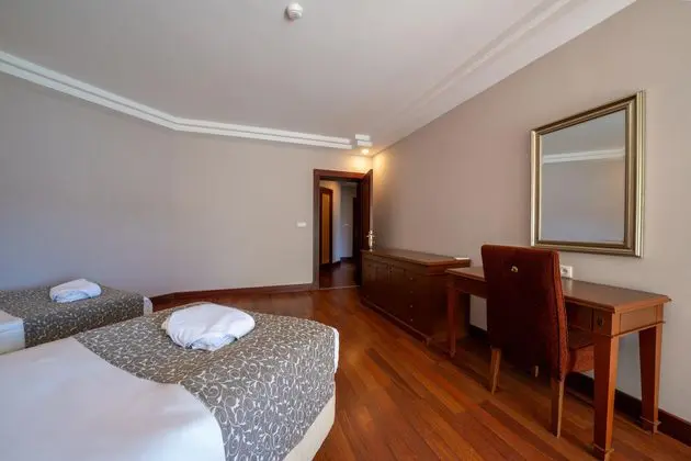https://images.etstur.com/imgproxy/resize/2560x1440/files/images/hotelImages/etsrooms/668/Bodrum_Holiday_Resort___Spa_20251106140235_2.jpg