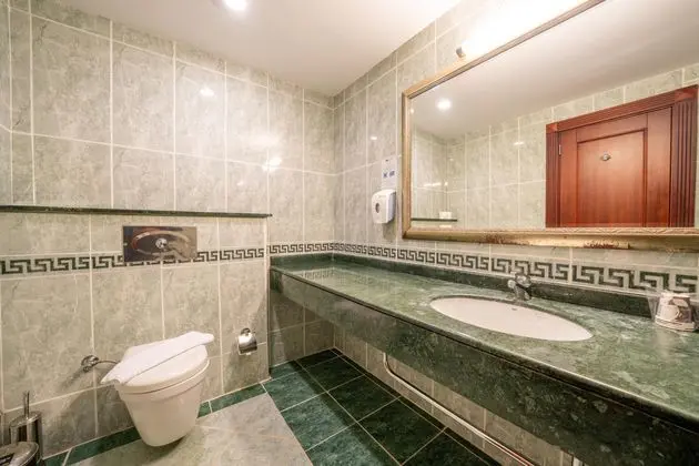 https://images.etstur.com/imgproxy/resize/2560x1440/files/images/hotelImages/etsrooms/668/Bodrum_Holiday_Resort___Spa_20251106140235_3.jpg