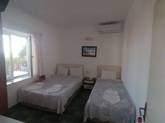 Üç Kişilik Oda, Deniz Manzaralı