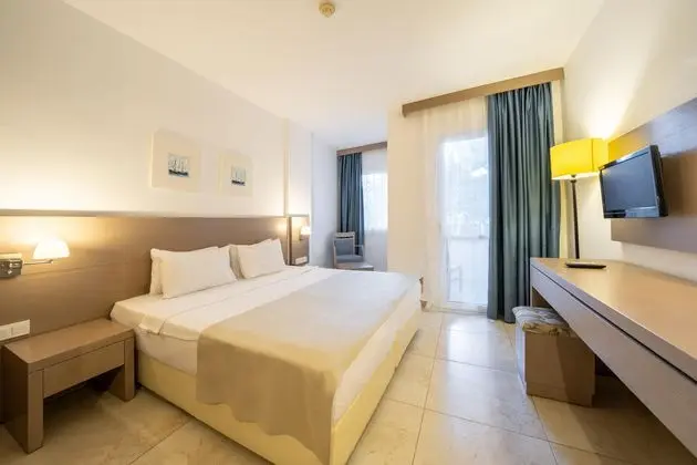 https://images.etstur.com/imgproxy/resize/2560x1440/files/images/hotelImages/etsrooms/187/Bodrum_Seaside_Beach_Club_20251107161834_2.jpg