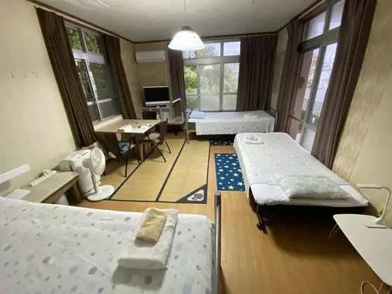 Üç Kişilik Oda, Ortak Banyo