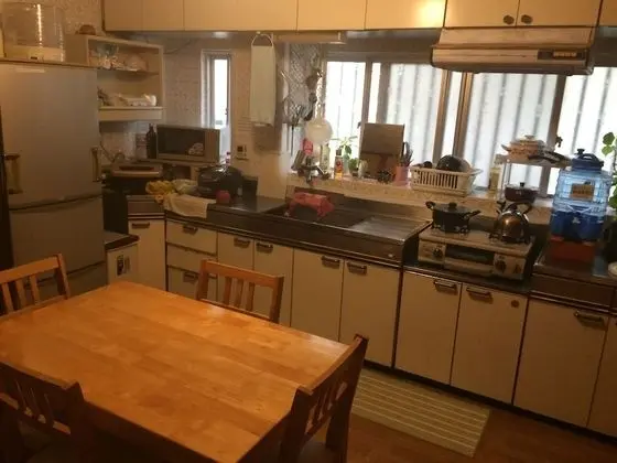 Üç Kişilik Oda, Ortak Banyo