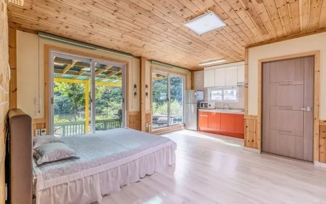 Oda (Forget-me-not Room)