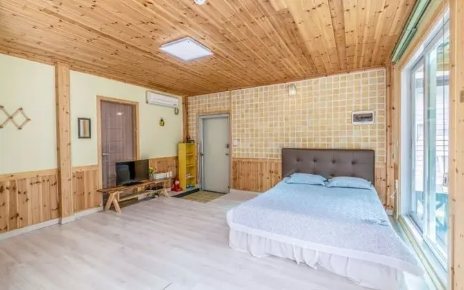 Oda (Forget-me-not Room)