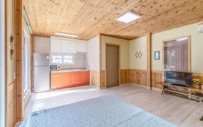 Oda (Forget-me-not Room)