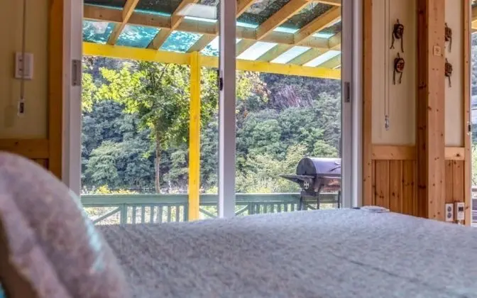 Oda (Forget-me-not Room)