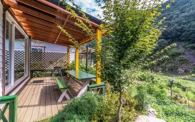 Oda (Forget-me-not Room)