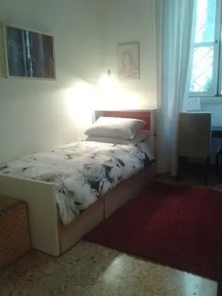 Tek Kişilik Oda, 1 Yatak Odası, Ortak Banyo