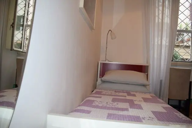 Tek Kişilik Oda, 1 Yatak Odası, Ortak Banyo