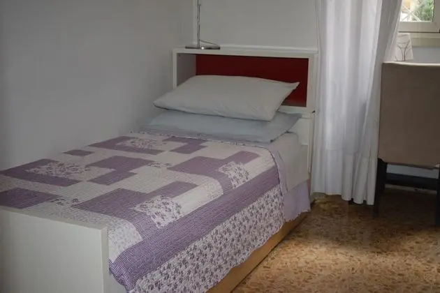 Tek Kişilik Oda, 1 Yatak Odası, Ortak Banyo