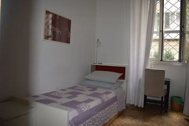 Tek Kişilik Oda, 1 Yatak Odası, Ortak Banyo
