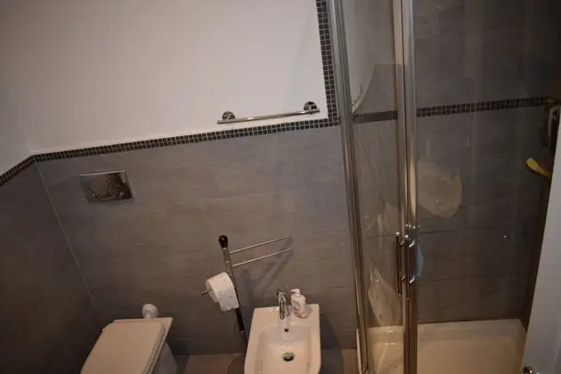 Tek Kişilik Oda, 1 Yatak Odası, Ortak Banyo