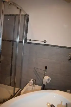 Tek Kişilik Oda, 1 Yatak Odası, Ortak Banyo