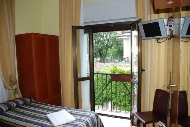 Büyük Yataklı Tek Kişilik Oda