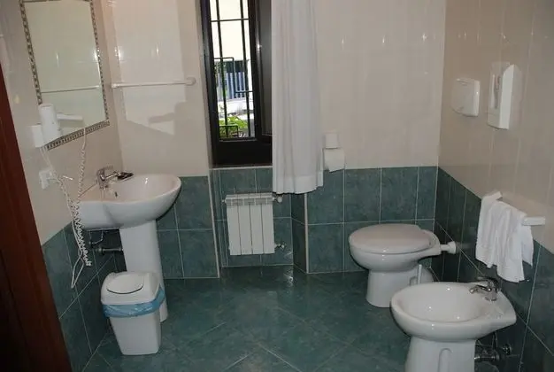 Büyük Yataklı Tek Kişilik Oda