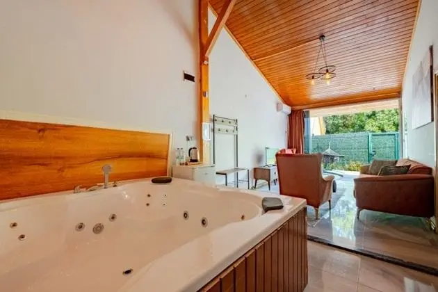 Boğaz 1 - Jakuzili Bungalow