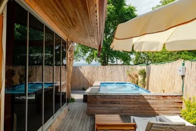 Boğaz 2 - Havuzlu Jakuzili Bungalow