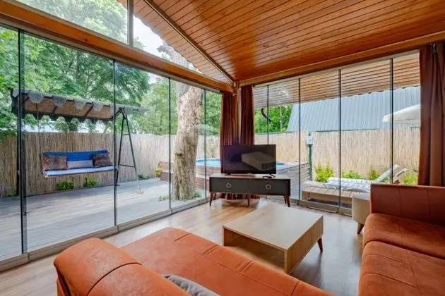Boğaz 2 - Havuzlu Jakuzili Bungalow