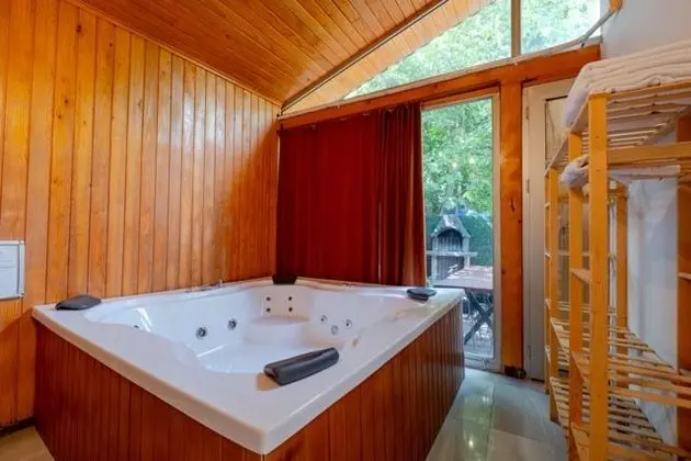 Boğaz 2 - Havuzlu Jakuzili Bungalow