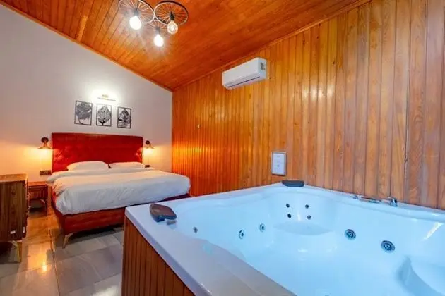 Boğaz 2 - Havuzlu Jakuzili Bungalow
