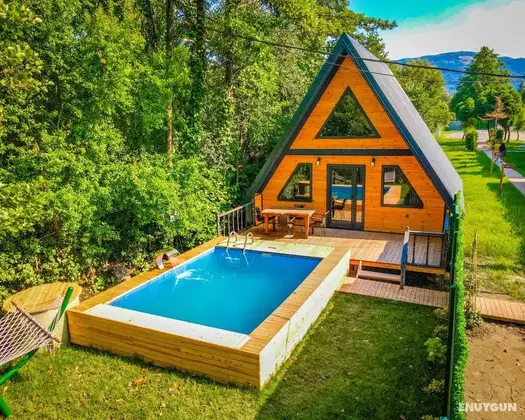 Havuzlu Üçgen Bungalow Oda