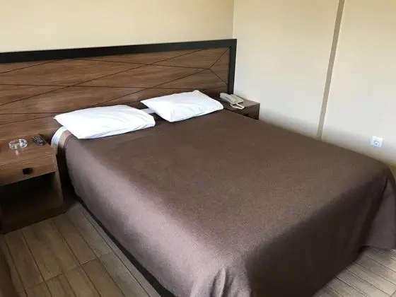 Çift Kişilik, Bahçe Manzaralı