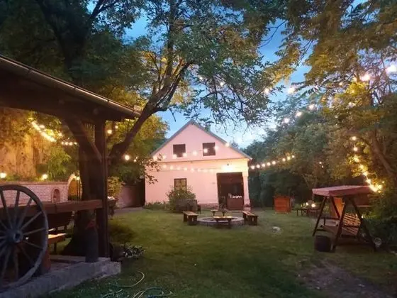 Stüdyo (Bogdan - countryside with hot tub - S)